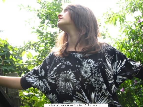 Iulia - ] ma mir esti o scumpa - ~Picks With Us~